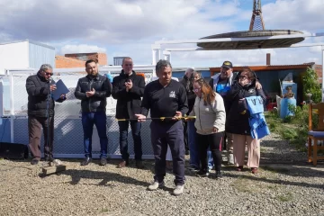 Homenaje a los tripulantes del ARA San Juan: Víctor Burgos recibió el sable del suboficial principal Walter Real Homenaje a los tripulantes del ARA San Juan: Víctor Burgos recibió el sable del suboficial principal Walter Real