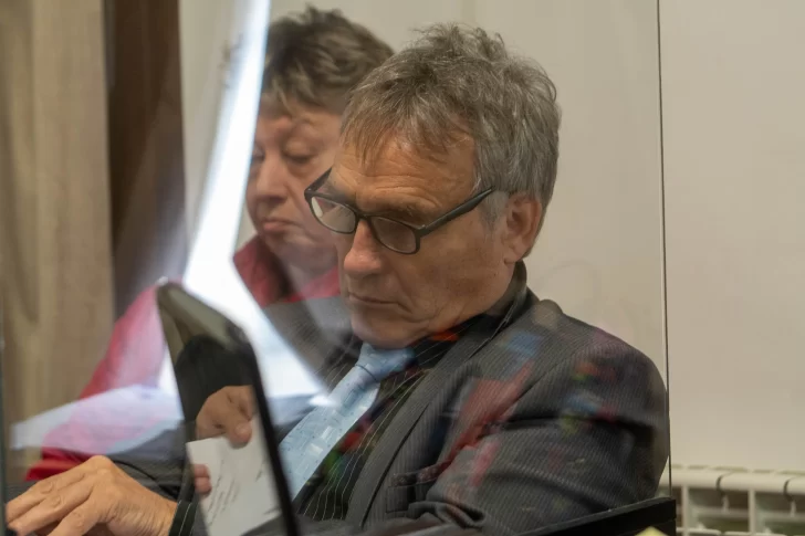  Jorge Trevotich esperando para su intervención. FOTO: LEANDRO FRANCO/ LA OPINIÓN AUSTRAL