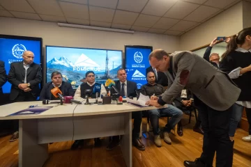 Claudio Vidal adjudicará las áreas cedidas por YPF a Santa Cruz este 18 de noviembre Claudio Vidal adjudicará las áreas cedidas por YPF a Santa Cruz este 18 de noviembre