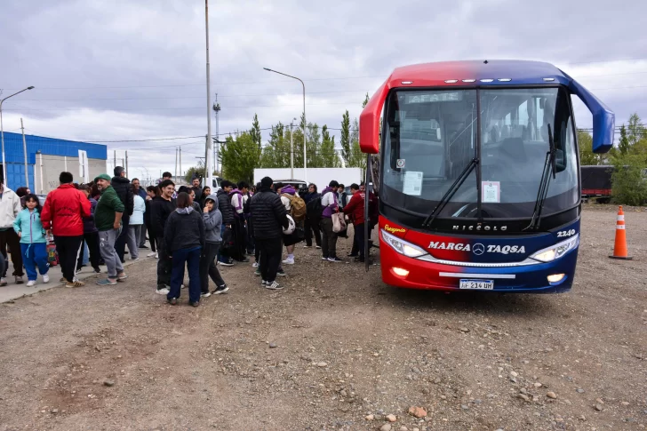Alumnos del Industrial N°4 de Río Gallegos partieron a Entre Ríos para representar a Santa Cruz en el Desafío Eco YPF 2025