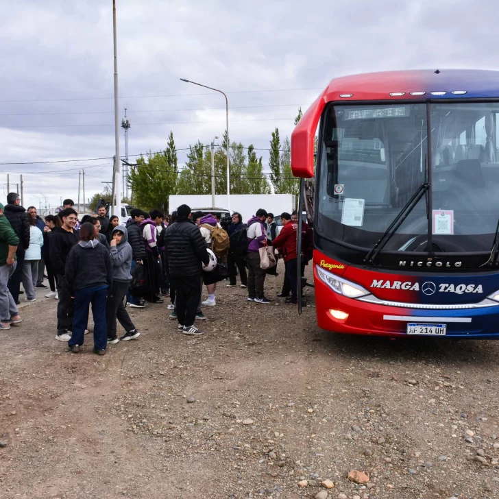Alumnos del Industrial N°4 de Río Gallegos partieron a Entre Ríos para representar a Santa Cruz en el Desafío Eco YPF 2025