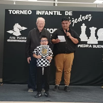 Caleb Mamani, campeón invicto Sub 16 en un nuevo torneo de ajedrez en Piedra Buena