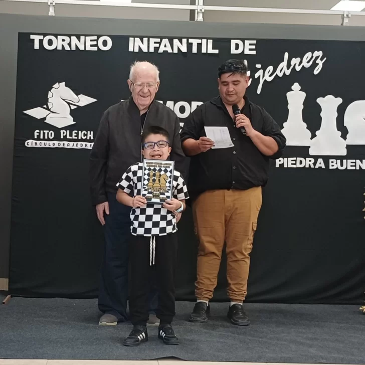 Caleb Mamani, campeón invicto Sub 16 en un nuevo torneo de ajedrez en Piedra Buena