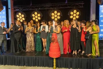 Canal 10 de Mar del Plata festejó los 60 años con una espectacular fiesta Canal 10 de Mar del Plata festejó los 60 años con una espectacular fiesta