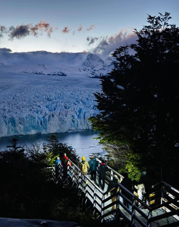  En esta primera noche participaron alrededor de 150 personas, de las cuales 20 fueron participantes de un sorteo especial para residentes en El Calafate.