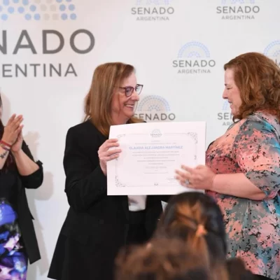 Claudia Martínez: “El reconocimiento lo recibo con mucha emoción y responsabilidad” Claudia Martínez: “El reconocimiento lo recibo con mucha emoción y responsabilidad”