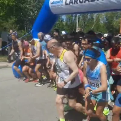 Así arrancó la carrera solidaria de La Bancaria: más de 400 corredores se unieron para ayudar a los sectores vulnerables de la ciudad Así arrancó la carrera solidaria de La Bancaria: más de 400 corredores se unieron para ayudar a los sectores vulnerables de la ciudad