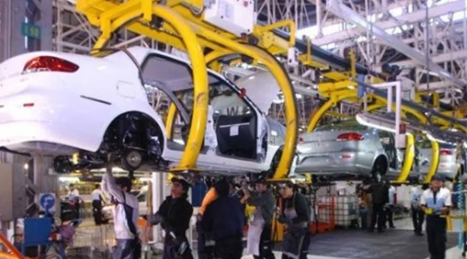  Rattazi indicó que la industria automotriz pasa por un momento difícil a nivel mundial.