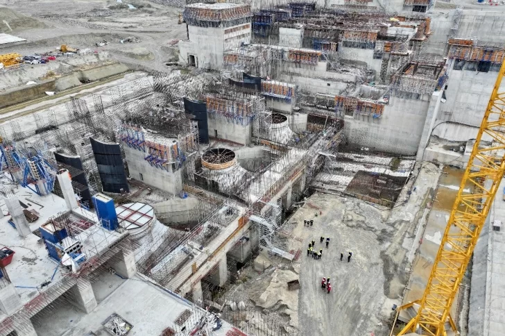  Parte del sector de máquinas y turbinas de la obra más avanzada sobre el río Santa Cruz.