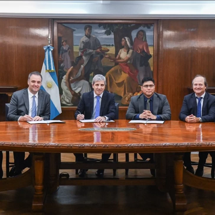 Vidal firmó con Nación la reducción de retenciones al crudo convencional Vidal firmó con Nación la reducción de retenciones al crudo convencional