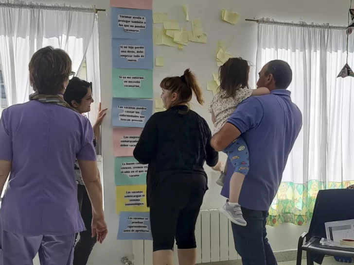  El encuentro del CDI Poico Nuque abordó vacunas y hábitos saludables en la primera infancia. Foto: Gobierno de Santa Cruz.