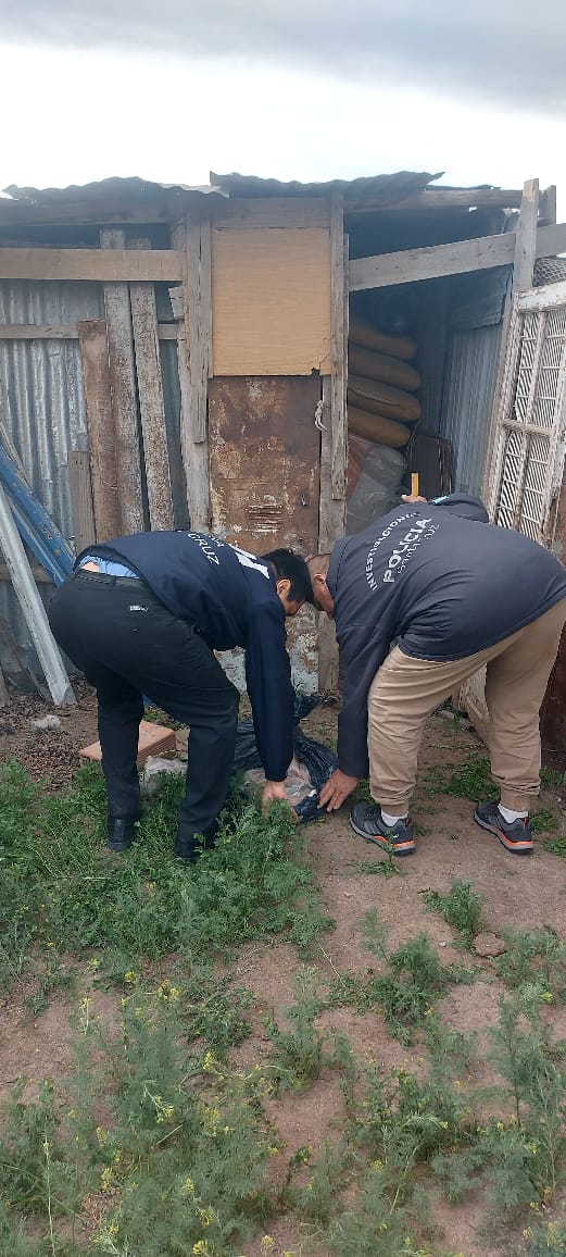  Personal de la División de Investigaciones. FOTO: POLICÍA DE SANTA CRUZ.