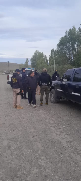  El comisario mayor Pablo Méndez en el procedimiento. FOTO: POLICÍA DE SANTA CRUZ.