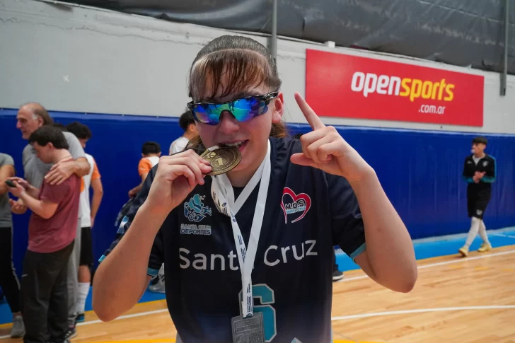  Justina campeona con a selección de futsal en los Juegos Evita.
