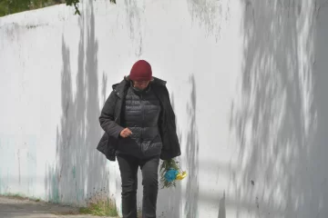 Día de Muertos en Río Gallegos: vecinos honraron a sus seres queridos en el cementerio local Día de Muertos en Río Gallegos: vecinos honraron a sus seres queridos en el cementerio local