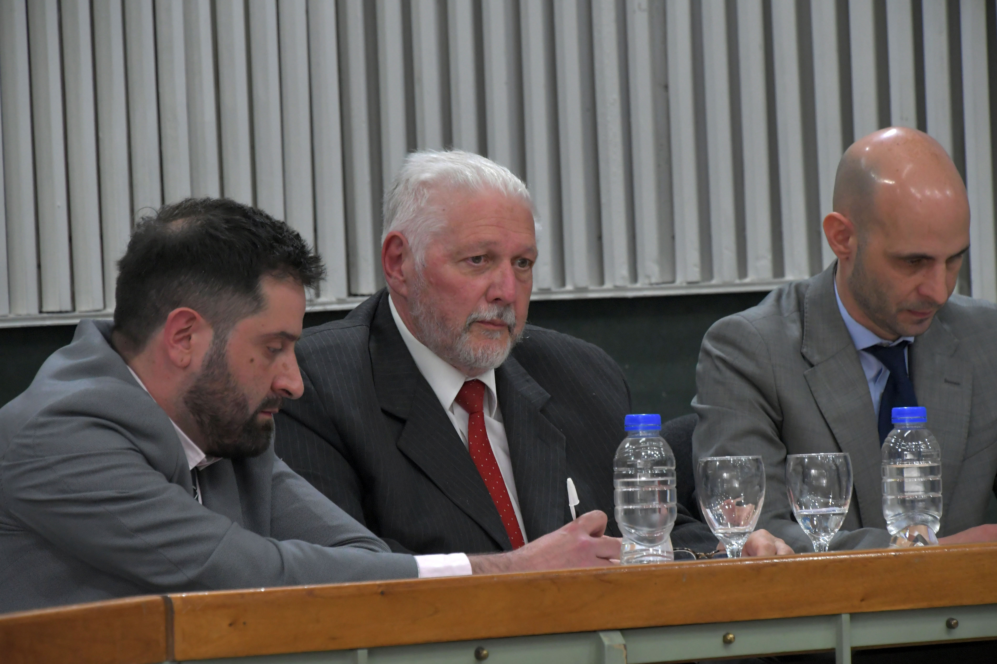  Gonzalo Chute (asesor), Alejandro Ruggero (abogado defensor), y Fernando Basanta, vocal del TSJ. (Foto: José Silva/La Opinión Austral).