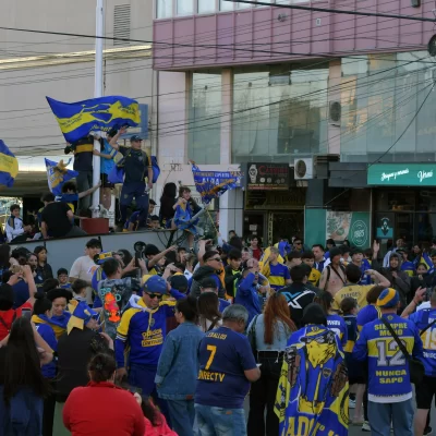 Fiesta xeneize en Río Gallegos: Boca ganó el Superclásico y el centro se tiñó de azul y oro Fiesta xeneize en Río Gallegos: Boca ganó el Superclásico y el centro se tiñó de azul y oro