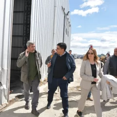 El gobernador Claudio Vidal recorrió el obrador donde funcionó Austral Construcciones