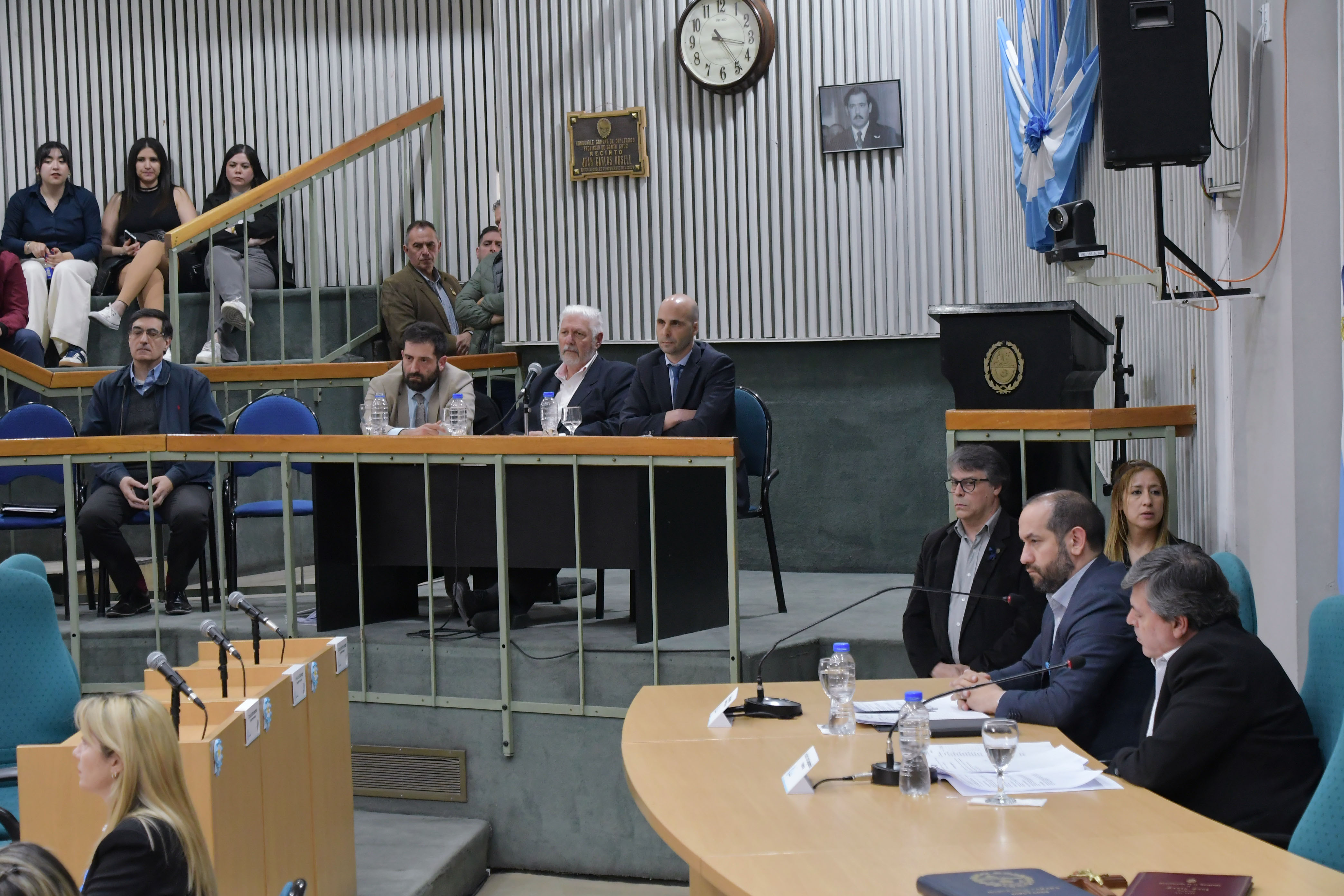  El vicegobernador Fabián Leguizamón presidió la sesión. (Foto: José Silva/La Opinión Austral).