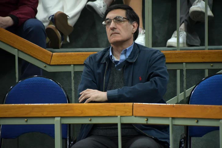  Sergio Macagno, abogado denunciante, escuchó atentamente toda la exposición en la Sala Juzgadora. (Foto: José Silva/La Opinión Austral).