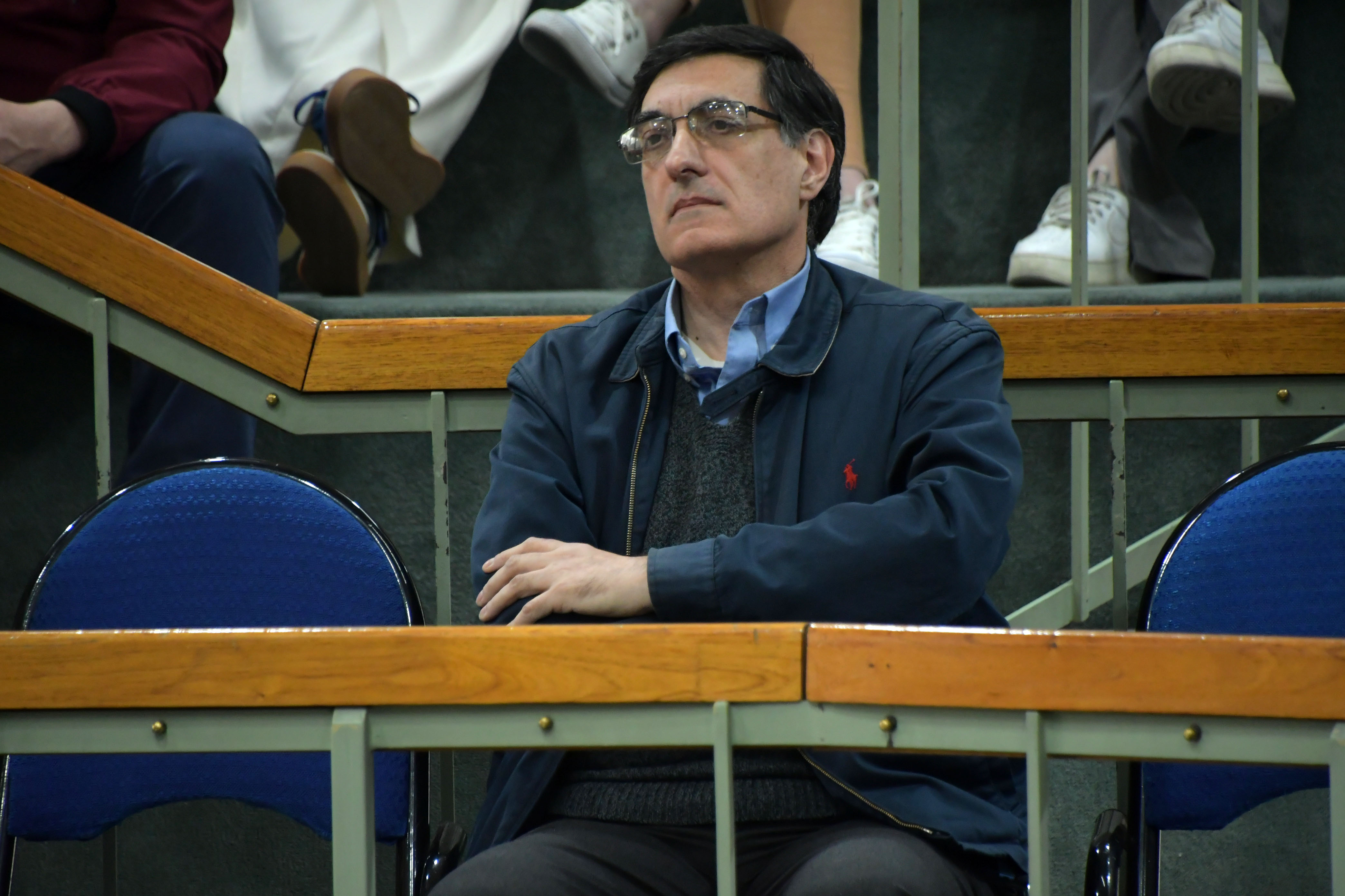  Sergio Macagno, abogado denunciante, escuchó atentamente toda la exposición en la Sala Juzgadora. (Foto: José Silva/La Opinión Austral).