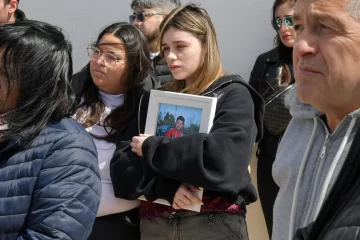 Río Gallegos despidió a Jonathan Mirol: el fútbol barrial lo acompañó hasta el último adiós Río Gallegos despidió a Jonathan Mirol: el fútbol barrial lo acompañó hasta el último adiós