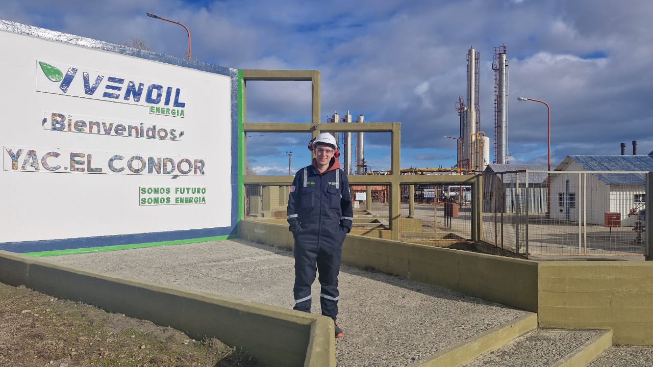  Enzo Trujillo se incorporó como joven profesional a Venoil.