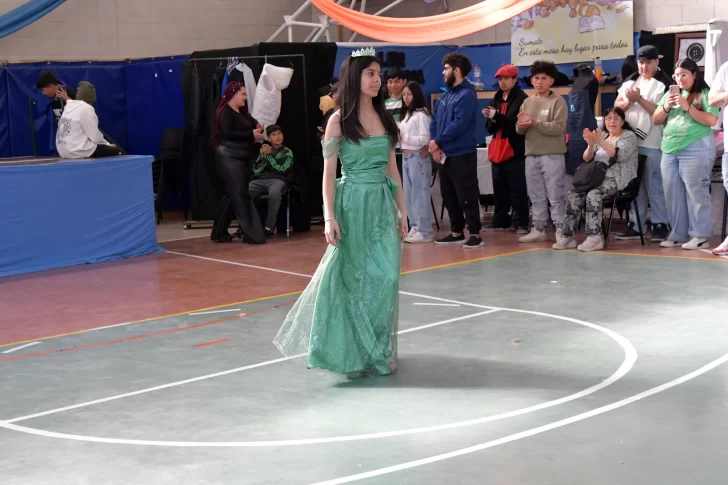  Durante el desfile se presentaron las producciones del taller de moldería y corte y confección. Foto: José Silva/La Opinión Austral