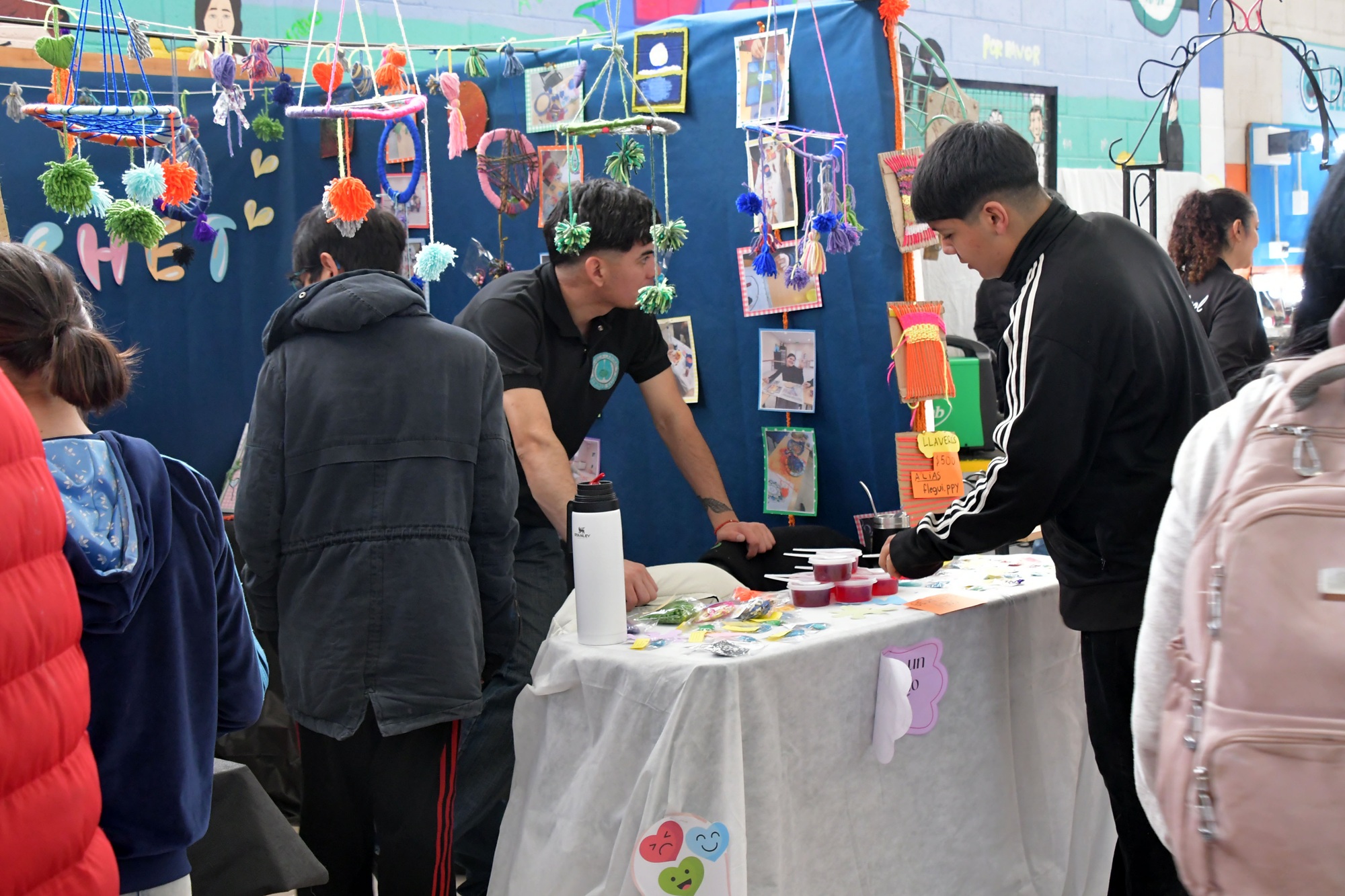  Con una amplia participación de los vecinos, este viernes se realizó una nueva edición de la Expo Savio. Foto: José Silva/La Opinión Austral