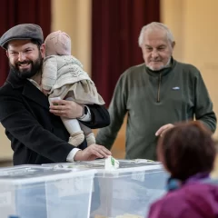 Gabriel Boric votó en Punta Arenas y llamó a la unidad nacional en Chile