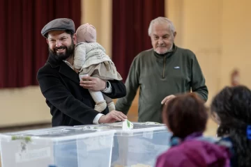Gabriel Boric votó en Punta Arenas y llamó a la unidad nacional en Chile Gabriel Boric votó en Punta Arenas y llamó a la unidad nacional en Chile