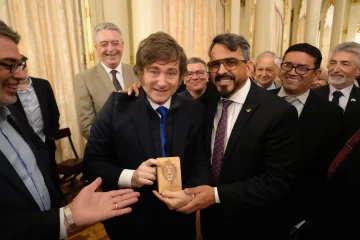 Javier Milei recibió en la Casa Rosada al Consejo Directivo de ACIERA Javier Milei recibió en la Casa Rosada al Consejo Directivo de ACIERA