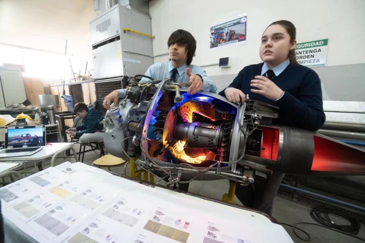  Los estudiantes del EIPE y de los Industriales N° 4 y N° 6 compartieron sus trabajos con la comunidad. FOTO: LEANDRO FRANCO/ LA OPINIÓN AUSTRAL