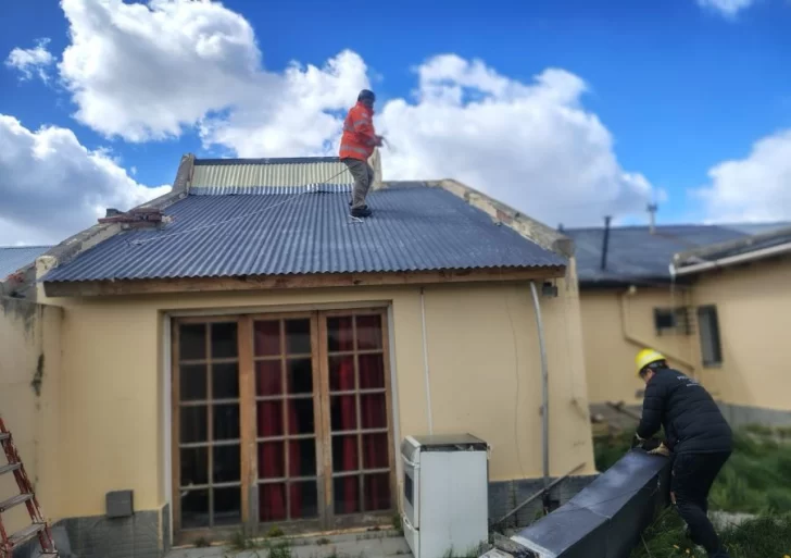  Agentes asistiendo en uno de los requerimiento. FOTO: GOBIERNO