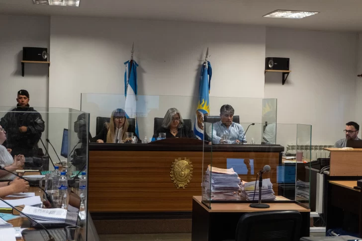  El tribunal conformado pro Yamila Borquez, María Alejandra Vila y Jorge Yance, este martes. FOTOS: LEANDRO FRANCO/ LA OPINIÓN AUSTRAL