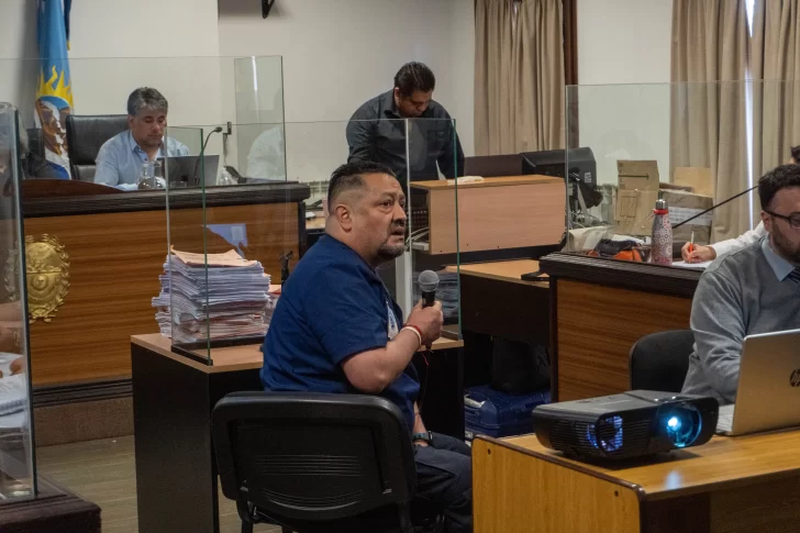  El bioquímico Miguel Hidalgo durante su exposición. FOTO: LEANDRO FRANCO/ LA OPINIÓN AUSTRAL