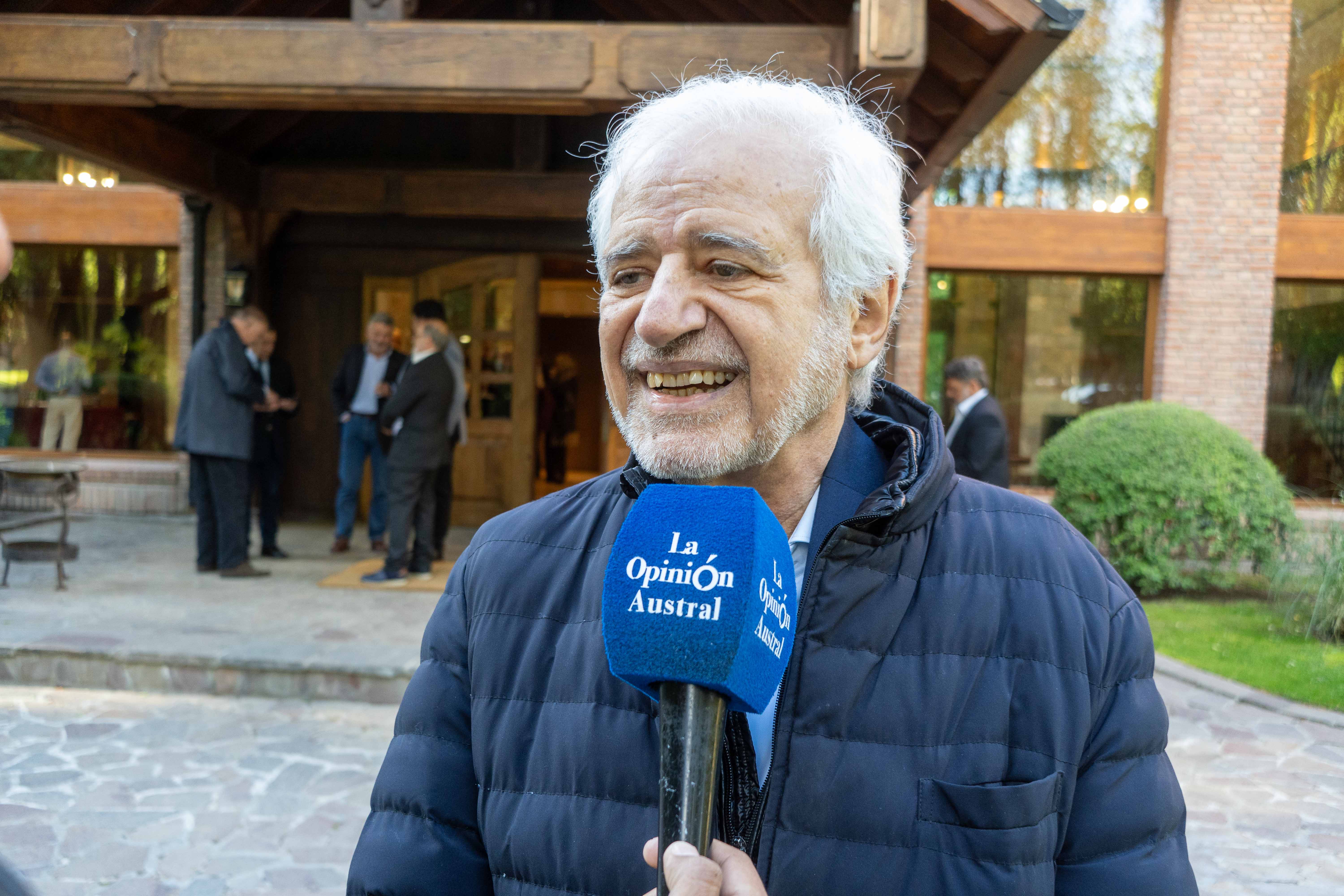  Ricardo Chacra, fundador y presidente de Roch S.A., mano a mano con La Opinión Austral tras el acto en El Calafate. FOTO: LEANDRO FRANCO/LOA