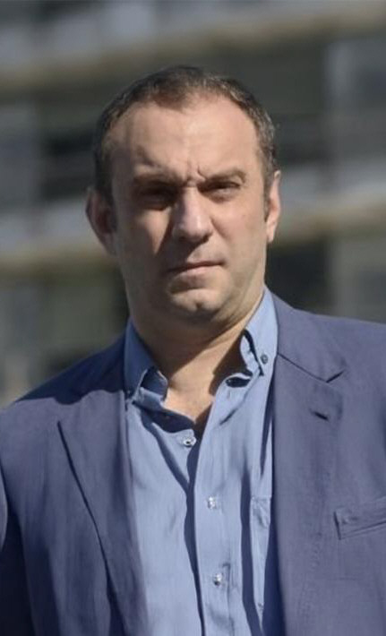  Ernesto Hadida, nominado como mejor periodista económico.