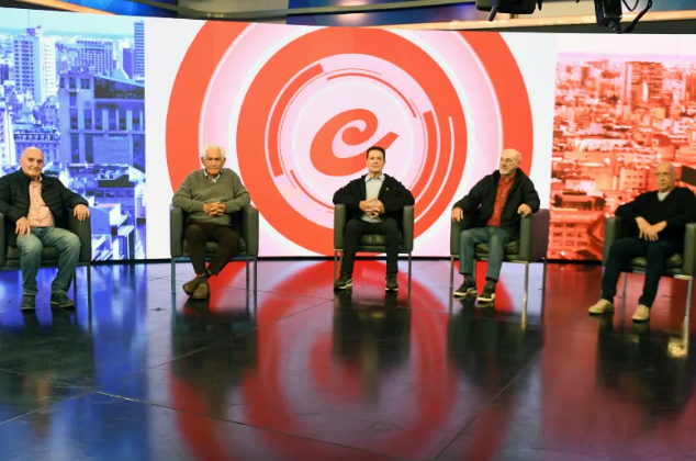  Las glorias de Independiente estuvieron en Crónica. (Crónica/Pablo Villán)