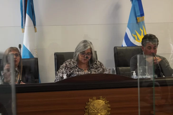  Por mayoría. Yamila Bórquez, María Alejandra Vila y Jorge Yance, el Tribunal que condenó a Roberto Neil a 11 años de prisión. FOTO: LEANDRO FRANCO / LA OPINIÓN AUSTRAL.