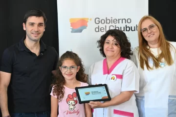 “Nacho” Torres entregó casi 200 tablets a estudiantes y anunció la licitación para ampliar el Plan de Conectividad 