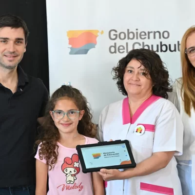 “Nacho” Torres entregó casi 200 tablets a estudiantes y anunció la licitación para ampliar el Plan de Conectividad 