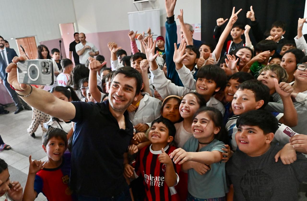 &#8220;Nacho&#8221; Torres entregó casi 200 tablets a estudiantes y anunció la licitación para ampliar el Plan de Conectividad 