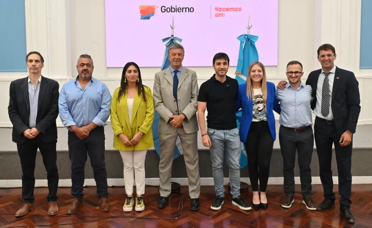 Nacho-Torres-puso-en-funciones-a-Juan-Manuel-Pavon-y-Jennifer-Contardi-en-el-Gabinete-del-Chubut-1-728x446