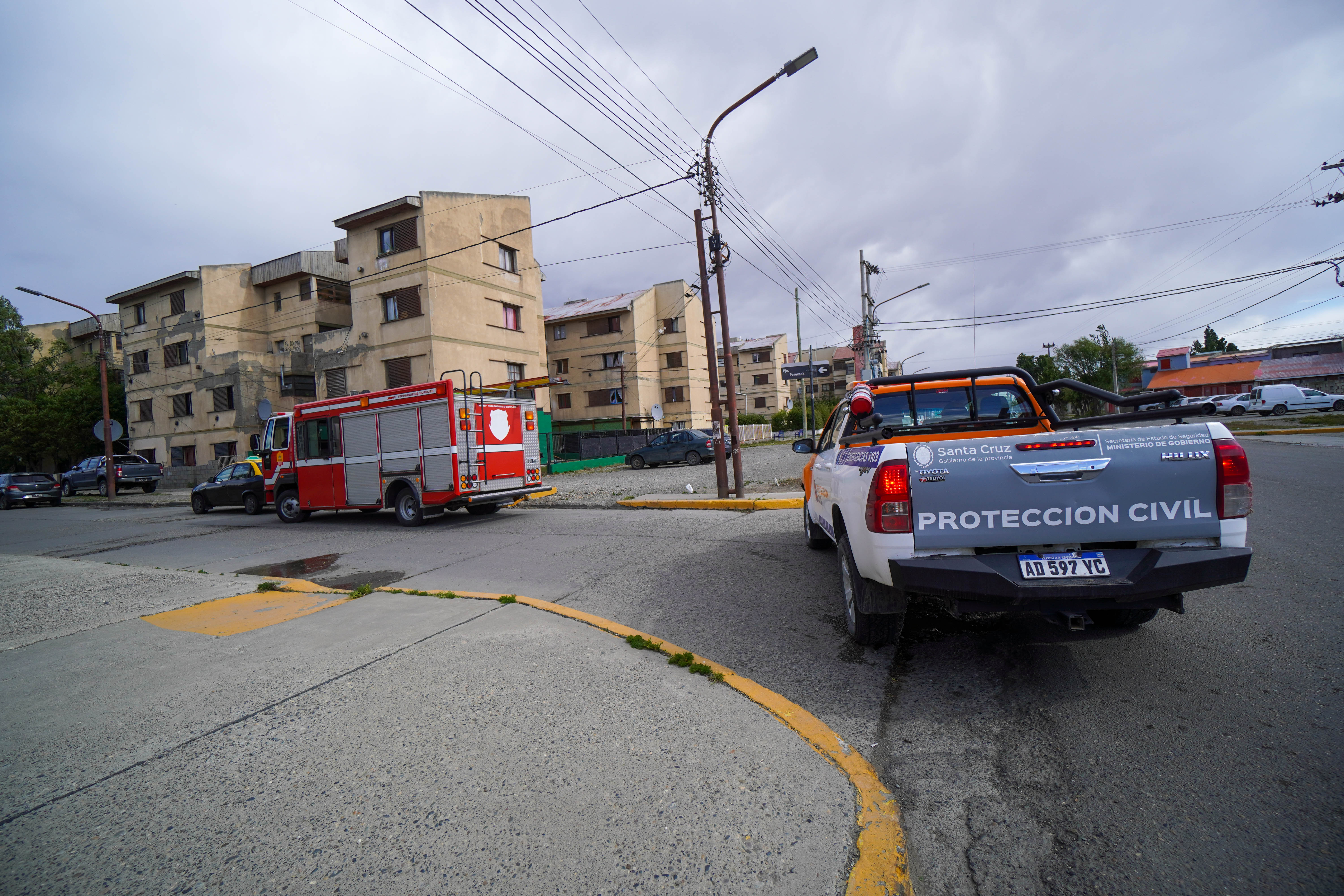  A metros del Colegio Coseba el COE tuvo otra intervención. FOTOS: LEANDRO FRANCO/ LA OPINIÓN AUSTRAL