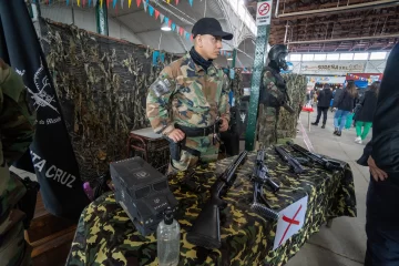  El móvil de LU12 AM680 estuvo presente en la actividad y, en las transmisiones en vivo en el Paseo de la Seguridad que se  realizó en Río Gallegos en 2024.