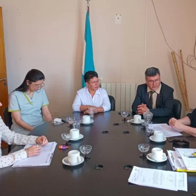 La ministra Ross se reunió con el nuevo director del Hospital de Pico Truncado La ministra Ross se reunió con el nuevo director del Hospital de Pico Truncado