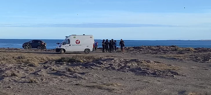  El traslado de la mujer de 28 años. FOTO: VÍA PATAGÓNICA.