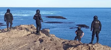 Analizan cámaras y buscan identificar a los atacantes de la mujer hallada maniatada cerca de la costa