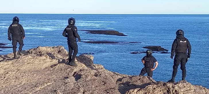 Analizan cámaras y buscan identificar a los atacantes de la mujer hallada maniatada cerca de la costa